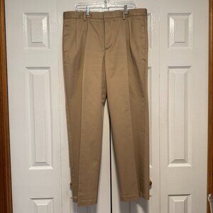 Like New Dockers Relaxed Fit Pleated Pants - Size 38 x 32
